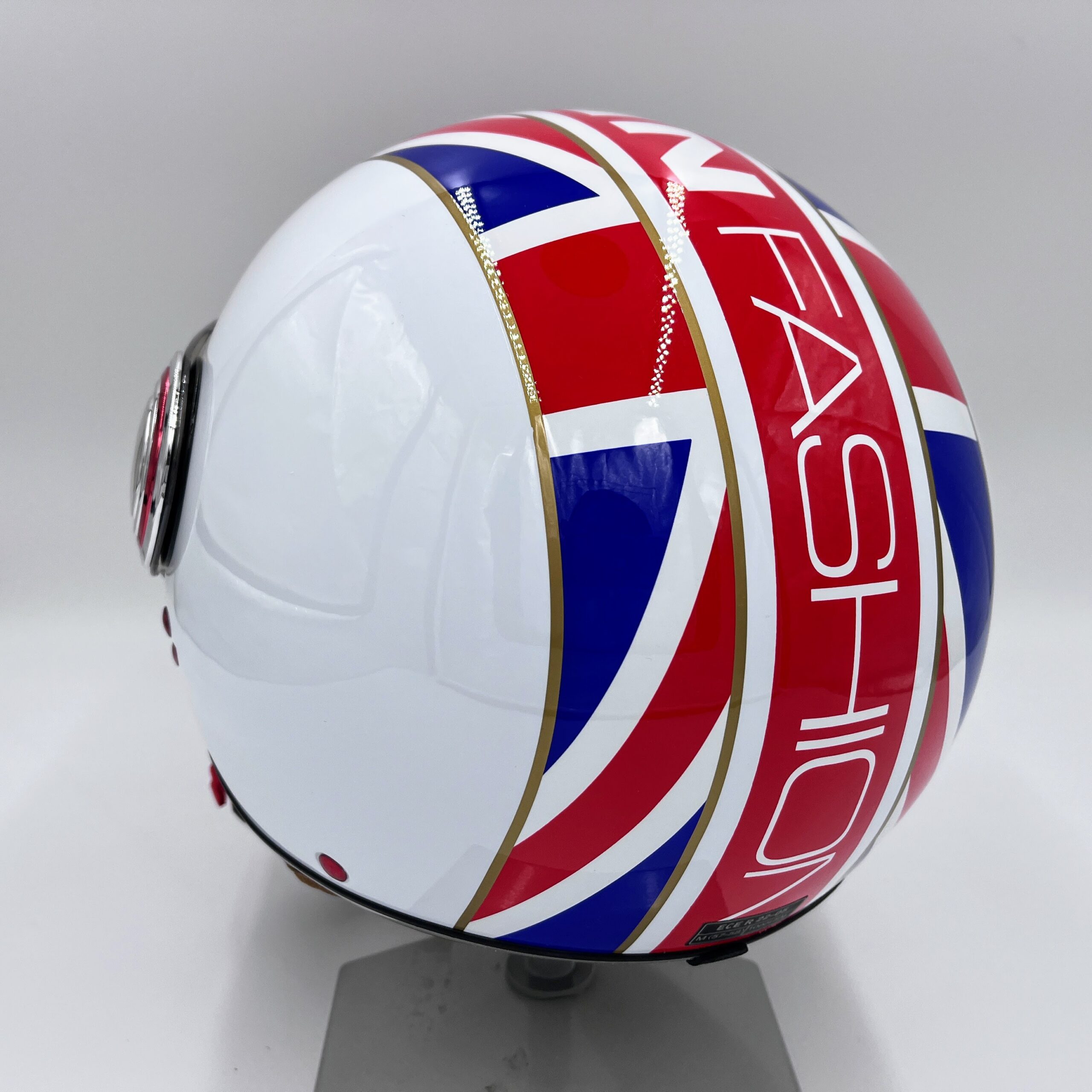 Beon 110 to ikona stylu. Kask który jest ozdobą a nie przeszkodą.